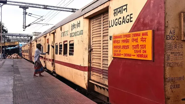 ବାଲେଶ୍ୱର ବାହାନଗା ରେଳଦୁର୍ଘଟଣାପରେ ପୁଣି ଗଡ଼ିଲା କରମଣ୍ଡଳ ଏକ୍ସପ୍ରେସ । କୋଲକାତା ସାଲିମାରରୁ ଚେନ୍ନାଇ ସେଂଟ୍ରାଲକୁ ଟ୍ରେନର ଯାତ୍ରା