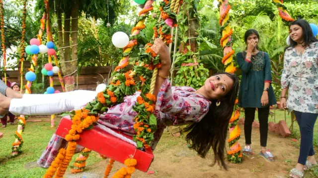 ରାତି ପାହିଲେ ରଜ: ପର୍ବ ପାଳନ ପାଇଁ ଗାଁଠୁ ସହର, ସବୁଠି ଆରମ୍ଭ ହୋଇଗଲାଣି ପ୍ରସ୍ତୁତି  