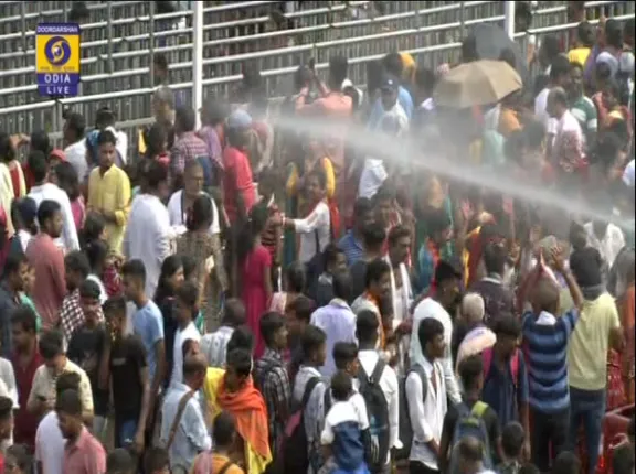 ଗୁଳୁଗୁଳିରେ ଶ୍ରୀକ୍ଷେତ୍ରରେ କଲବଲ ହେଉଛନ୍ତି ଭକ୍ତ । ଦିନ ସାଢେ ୮ଟା ସୁଦ୍ଧା ୩୩.୪ ଡିଗ୍ରୀ ତାପମାତ୍ରା ରେକର୍ଡ