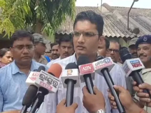 ଭଙ୍ଗାଯାଇପାରେ ବାହାନଗା ସ୍କୁଲ ଘର। ଜିଲ୍ଲାପାଳ କହିଲେ, ଭୟଭୀତ ହେବାର ନାହିଁ ଆବଶ୍ୟକ