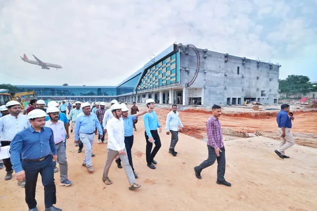 ୫-ଟି ସଚିବଙ୍କ ବରମୁଣ୍ଡା ଆନ୍ତଃରାଜ୍ୟ ବସ୍‌ ଟର୍ମିନାଲ କାମ ସମୀକ୍ଷା । ୮୫ ପ୍ରତିଶତ କାମ ଶେଷ, ଜୁଲାଇ ସୁଦ୍ଧା ସମ୍ପୂର୍ଣ୍ଣ କରିବାକୁ ନିର୍ଦ୍ଦେଶ । ଦୈନିକ ଚାଲିବ ୨ ହଜାର ବସ୍‌