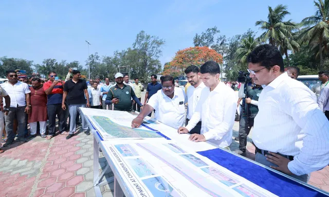 ଜଳେଶ୍ୱର ବ୍ଲକରେ ବିଭିନ୍ନ ବିକାଶମୂଳକ ପ୍ରକଳ୍ପର ସମୀକ୍ଷା କଲେ ଫାଇଭ୍-ଟି ସଚିବ। ଲୋକାଭିମୁଖୀ ଯୋଜନା ନେଇ ଲୋକଙ୍କ ସହ କଲେ ଆଲୋଚନା