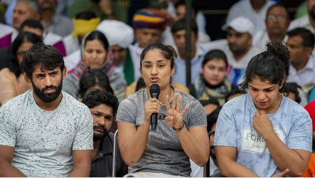 ରେଳବାଇ ଚାକିରୀରେ ଯୋଗଦାନ କଲେ ବଜରଙ୍ଗ, ସାକ୍ଷୀ ଏବଂ ଭିନେଶ । ଆନ୍ଦୋଳନରୁ ପଛକୁ ହଟିବା ଖବର ଗୁଜବ କହିଲେ ତିନି ଖେଳାଳୀ