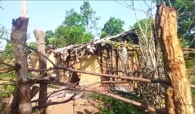 କିଏ ପୋଡ଼ିଦେଲା ଗାଁ? ମାଓବାଦୀଙ୍କ ଭୟରେ ଗାଁ ଛାଡି ଚାଲିଯାଇଥିଲେ ନବରଙ୍ଗପୁର ଲକ୍ଷ୍ମଣପୁରର ଗାଁ ଲୋକ