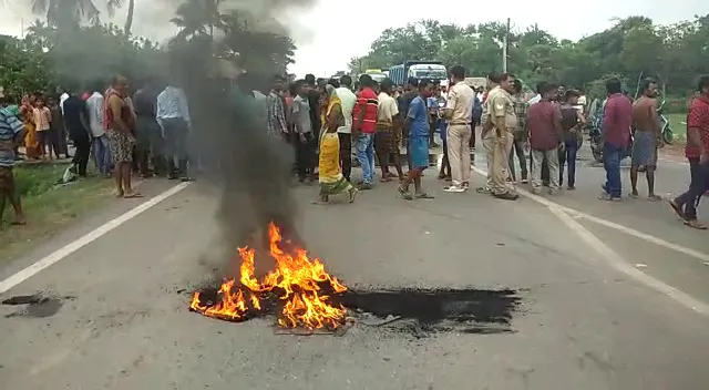 ବାସୁଦେବପୁରରେ ଓଲଟିଲା ସ୍କୁଲ ପିଲାଙ୍କୁ ନେଇ ଯାଉଥିବା ଅଟୋ। ଜଣେ ଛାତ୍ରୀଙ୍କ ମୃତ୍ୟୁ