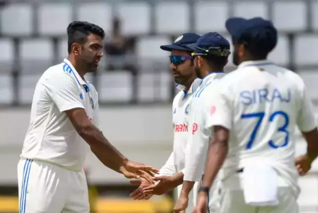 ପ୍ରଥମ ଟେଷ୍ଟ ମ୍ୟାଚର ପ୍ରଥମ ଦିନରେ ରୋହିତ ବାହିନୀର ଦବଦବା : ପ୍ରଥମ ଇନିଙ୍ଗସରେ ୧୫୦ ରନରେ ୱେଷ୍ଟଇଣ୍ଡିଜ୍ ଅଲଆଉଟ୍; ଅଶ୍ୱିନୀଙ୍କୁ ୫ଟି ୱିକେଟ