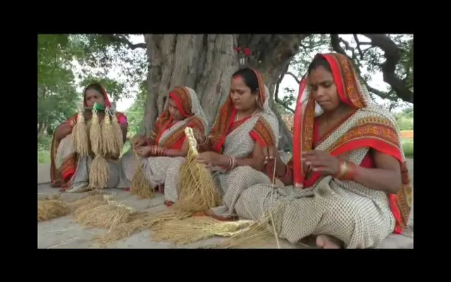 ଧାନ କେଣ୍ଡାରେ ତିଆରି ହେଉଛି ସୁନ୍ଦର ସୁନ୍ଦର ଘରସଜା ସାମଗ୍ରୀ  । ସ୍ଥାନୀୟ ବଜାର ସହ ବାହାରୁ ଆସୁଛି ଅର୍ଡର