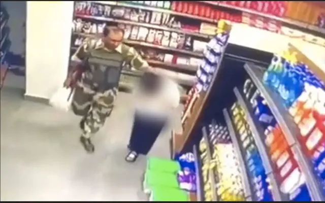 ମଣିପୁରରୁ ପୁଣି ଆସିଲା ଲଜ୍ଜାଜନକ ଭିଡିଓ । ଅସଦାଚରଣ କରି ହଣ୍ଡ୍ରେଡ୍ ବାଟାଲିୟନର ବିଏସଏଫ ଯବାନ ନିଲମ୍ବିତ