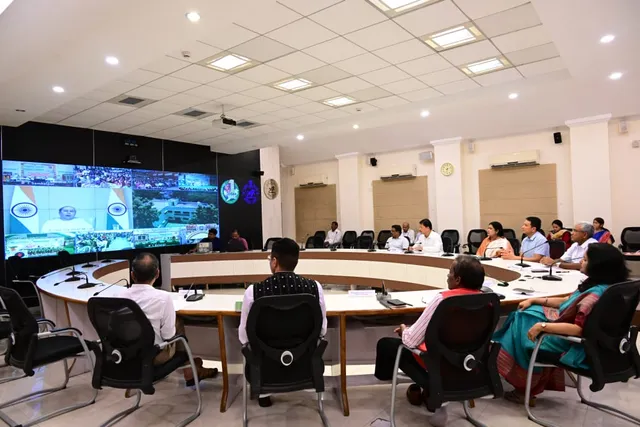 ପଶ୍ଚିମ ଓଡିଶାରେ ‘ମୁଖ୍ୟମନ୍ତ୍ରୀ ସଭାଗୃହ’ କାର୍ଯ୍ୟକ୍ରମର ଶୁଭାରମ୍ଭ କଲେ ମୁଖ୍ୟମନ୍ତ୍ରୀ। ୩୩ କୋଟି ଟଙ୍କାର ପ୍ରକଳ୍ପର ଉଦଘାଟନ ଓ ଭିତ୍ତିସ୍ଥାପନ