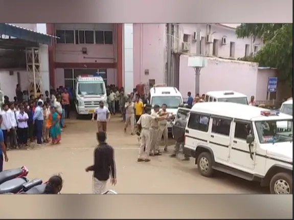 ନିଜ ବନ୍ଧୁକରୁ ନିଜକୁ ଗୁଳିକଲେ ପୋଲିସ ଇନ୍ସପେକ୍ଟର। କୋରାପୁଟ ପୋଲିସ ମୁଖ୍ୟାଳୟରୁ ଆସିଲା ଅଭାବନୀୟ ଖବର