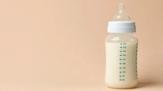 କୁନି ଶିଶୁ କାନ୍ଦୁଥିଲା, ମା’ ଶୋଇବାକୁ ଚାହୁଁଥିଲା । ଶେଷର କୁନି ଶିଶୁ ଚୁପ୍ କରିବାକୁ କ୍ଷୀର ବୋତଲରେ ମା’ ମିଶାଇଲା ଡ୍ରଗ୍ସ, ଆଉ ତା ପରେ...