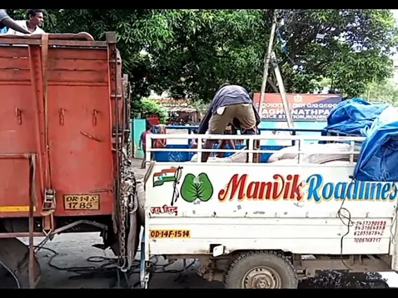 ବେଧଡକ ଚାଲିଛି ପିଡିଏସ ଚାଉଳ ହରିଲୁଟ। ସୁରକ୍ଷା କବଚ ସାରିଛି ଖାଦ୍ୟ ଯୋଗାଣ ବିଭାଗ ଲୁଟେରା