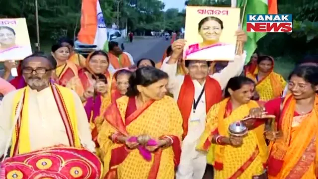 ରାଷ୍ଟ୍ରପତିଙ୍କ ସ୍ୱାଗତ ପାଇଁ ନିଆରା ପ୍ରୟାସ, କେଉଁଠି ଖୋଳକୀର୍ତ୍ତନ ତ ଆଉ କେଉଁଠି ଆଦିବାସୀ ନୃତ୍ୟ ...