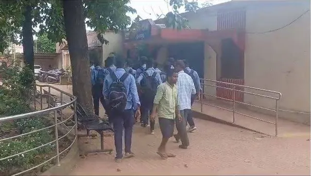 ବିଜେବି କଲେଜରେ ଅଶାନ୍ତି, ଦୁଇ ଗୋଷ୍ଠୀ ମଧ୍ୟରେ ଗଣ୍ଡଗୋଳ