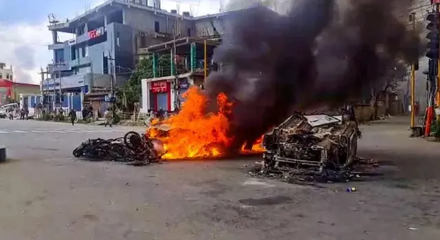 ମଣିପୁର ହିଂସା: ଶୋଇଥିବା ବେଳେ ମାରିଲେ ଗୁଳି, ପରେ ଧାରୁଆ ଅସ୍ତ୍ରରେ କଲେ ଆକ୍ରମଣ। ମଣିପୁରରେ ବାପ-ପୁଅ ସମେତ ୩ଜଣଙ୍କ ହତ୍ୟା