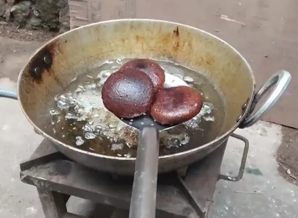 ବଢ଼ୁଛି ମାଣ୍ଡିଆରେ ତିଆରି ଖାଦ୍ୟ ସାମଗ୍ରୀର ଚାହିଦା। ପ୍ରସ୍ତୁତ ହେଉଛି ମାଣ୍ଡିଆ ବରା, ଆଳୁଚପ ଓ ପକୁଡ଼ି ଭଳି ଜଳଖିଆ