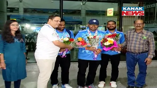 ଓଡିଶା ଫେରିଲେ ଭାରତର ଦୃଷ୍ଟିବାଧିତ କ୍ରିକେଟ୍ ଟିମ୍ ସଦସ୍ୟ। ଭୁବନେଶ୍ୱର ବିମାନ ବନ୍ଦରରେ ସମ୍ବର୍ଦ୍ଧନା