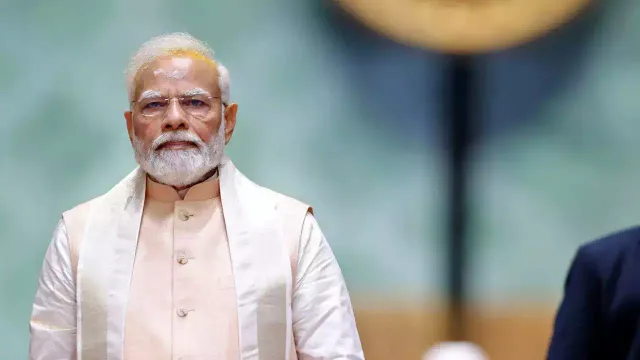 ସନାତନ ଧର୍ମକୁ ନେଇ ଦିଆଯାଇଥିବା ବୟାନ ଉପରେ କଡା ଜବାବ ରଖନ୍ତୁ । କିନ୍ତୁ ଭାରତ ଓ ଇଣ୍ଡିଆ ନାଁକୁ ନେଇ ଚୁପ୍ ରୁହନ୍ତୁ, ଜାଣନ୍ତୁ ନିଜ ମନ୍ତ୍ରୀଙ୍କୁ କଣ ପରାମର୍ଶ ଦେଇଛନ୍ତି ମୋଦୀ ।