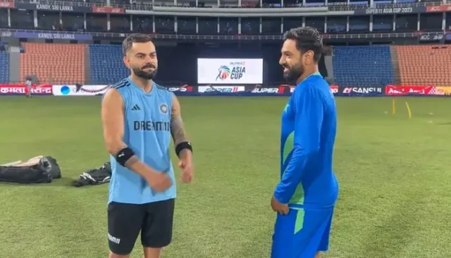 ପ୍ରାକ୍ଟିସ ସମୟରେ କୋହଲି ପଚାରିଲେ ଶରୀର ଠିକ୍ ଅଛି ତ...? ପାକିସ୍ତାନ କ୍ରିକେଟର କହିଲେ, ଯୁଆଡେ ବି ଯାଉଛି ଲୋକ କୋହଲି କୋହଲି ଚିଲାଉଛନ୍ତି । ଦେଖନ୍ତୁ ମ୍ୟାଚ୍ ପୂର୍ବର ଭିଡ଼ିଓ ।