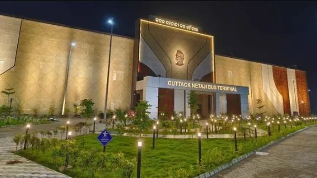 କଟକ ଖାନନଗର ରାସ୍ତାରେ ଚାଲିପାରିଲାନି ବସ୍ । ସାମ୍ନାକୁ ଆସିଲା ଅତ୍ୟାଧୁନିକ ନେତାଜୀ ବସ ଟର୍ମିନାଲର ବିକଳ ଚିତ୍ର