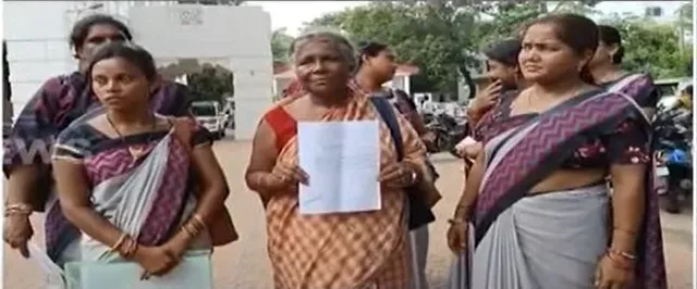 ରାଜ୍ୟ ସରକାରଙ୍କ ଦ୍ୱାରା ପୁରସ୍କୃତ କର୍ମଚାରୀ ନିଲମ୍ବିତ : କୋଭିଡ୍ ବେଳେ ନିଜ ଦରମା ଟଙ୍କା ରେଡକ୍ରସ ପାଣ୍ଠିକୁ ପ୍ରଦାନ କରି ହୋଇଥିଲେ ପୁରସ୍କୃତ