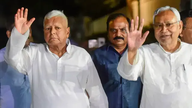 ଅଲଗା ହେଇଯିବେ କି ଲାଲୁ-ନୀତିଶ? ଚର୍ଚ୍ଚା ବଢାଇଲା ପିକେଙ୍କ ବୟାନ । ପଢନ୍ତୁ, କଣ କହିଲେ ପ୍ରଶାନ୍ତ କିଶୋର?