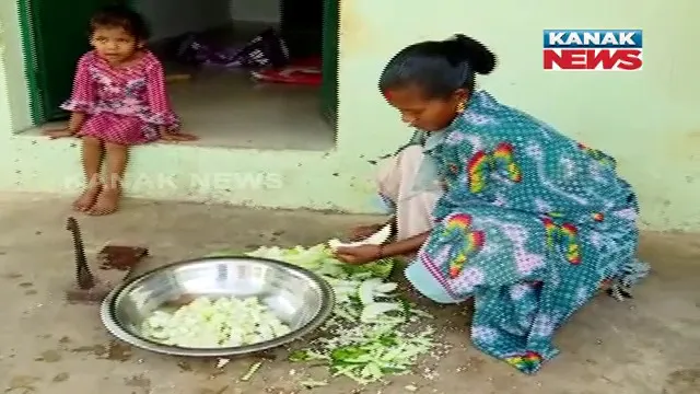 ସ୍କୁଲରେ ରୋଷେଇ ପାଇଁ ଭଡାରେ ଆସିଲେ ପାଚିକା : ମଜୁରି ବୃଦ୍ଧି ଦାବିରେ ଆନ୍ଦୋଳନରେ ପାଚିକା ସଂଘ