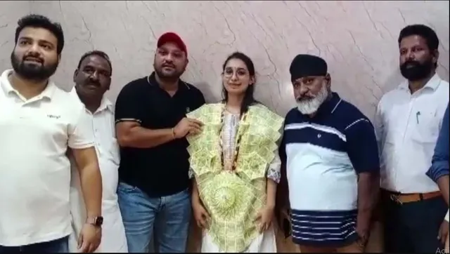 ଦିବ୍ୟାଙ୍ଗ ଅଟୋଚାଳକଙ୍କ ଝିଅ ହେଲେ ବିଚାରପତି । ବାପାଙ୍କ କଥା କହୁ କହୁ କାନ୍ଦି ପକାଇଲେ ଶିବାନୀ