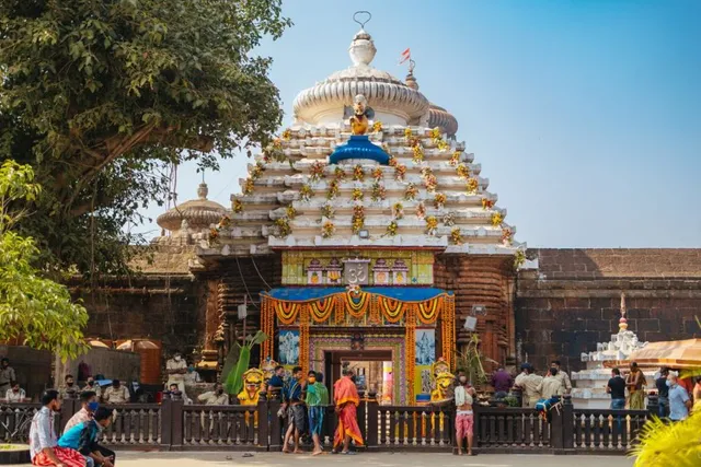 ତିନି ଦିନ ହେଲା ଉପାସରେ ମହାପ୍ରଭୁ ଲିଙ୍ଗରାଜଙ୍କ । ଜମି ବିବାଦକୁ ନେଇ ନୀତି ବିଭ୍ରାଟ । କେବେ ବାହାରିବ ସମାଧାନ ବାଟ?