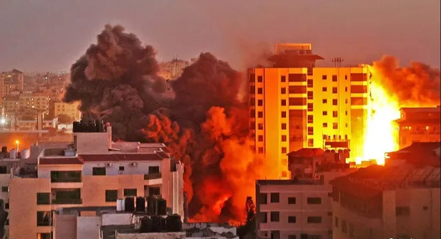 ଇସ୍ରାଏଲ-ପାଲେଷ୍ଟାଇନ ମଧ୍ୟରେ ଘମାଘୋଟ ଲଢେଇ । ଆକାଶରେ ଗର୍ଜୁଛି ମିଜାଇଲ, ବିସ୍ଫୋରଣରେ ଥରୁଛି ସୀମା, ଜାଣନ୍ତୁ ଗୋଟିଏ ଦିନ ଯୁଦ୍ଧରେ କେତେ କ୍ଷତି?