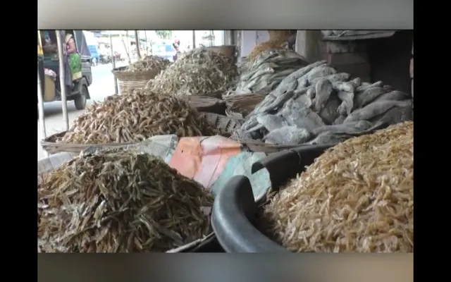 ରାଜସୁନାଖଳାର ଶୁଖୁଆ ବଜାର । ହାଟରେ ମିଳେ ଦେଢ଼ଶହ ପ୍ରକାରର ଶୁଖୁଆ, ଶୁଖୁଆ ପାଇଁ ରହିଛି ସ୍ୱତନ୍ତ୍ର ପରିଚୟ