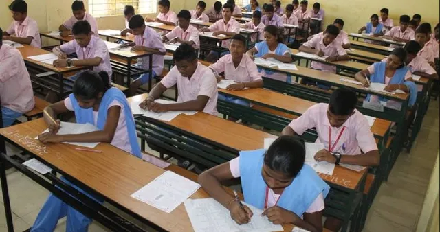 ଉଚ୍ଚ ମାଧ୍ୟମିକ ଶିକ୍ଷା ପରିଷଦ ଜାରି କଲା କୋଶ୍ଚିନ ବ୍ୟାଙ୍କ । ସିବିଏସଇ ଓ ଆଇସିଏସଇ ବୋର୍ଡ ଢାଞ୍ଚାରେ ଆଣିଲା କୋଶ୍ଚିନ ବ୍ୟାଙ୍କ । ପରୀକ୍ଷା ପ୍ରସ୍ତୁତିରେ ହେବ ସହାୟକ