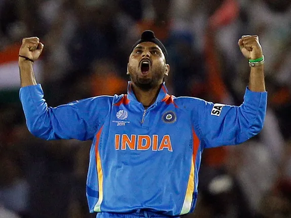 ଇଂଲଣ୍ଡ ବିପକ୍ଷ ମ୍ୟାଚ୍ ପୂର୍ବରୁ ହରଭଜନଙ୍କ ବଡ ବୟାନ । କହିଲେ, ସିରାଜଙ୍କୁ ଦିଅ ବିଶ୍ରାମ, ଏହି ଚାମ୍ପିୟନ ଖେଳାଳୀଙ୍କୁ ମିଳୁ ସୁଯୋଗ । 