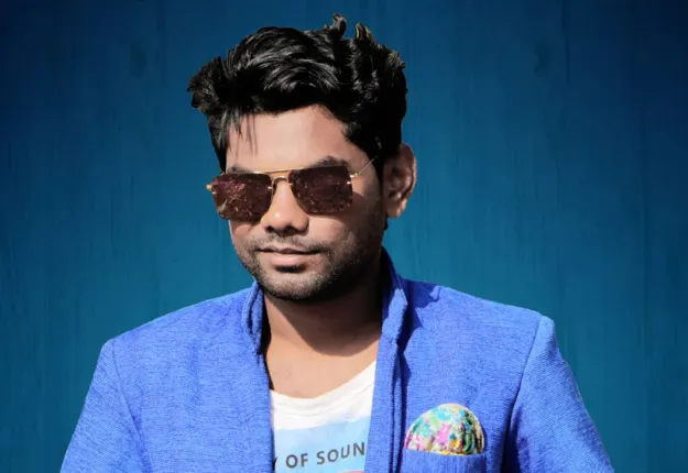 ଘନଉଛି କଳାକାରଙ୍କ କଳି । ମନୋଜ ମିଶ୍ରଙ୍କ ସମର୍ଥନରେ ବାହାରିଲେ ପଶ୍ଚିମ ଓଡିଶାର ଲୋକପ୍ରିୟ ହାସ୍ୟ ଅଭିନେତା ଯୋଗେଶ ଜୋଜୋ ।