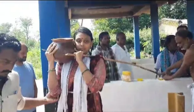 ଝିଅ ନଥିଲେ, ବାପାଙ୍କ ପାଇଁ ସେ ଥିଲେ ପୁଅ : ବାପାଙ୍କ ଶେଷ ଇଚ୍ଛା ପୁରଣ କରି ପୁଅ ଭଳି ମୁଖାଗ୍ନି ଦେଲେ ନବରଙ୍ଗପୁରର ରେଶମା