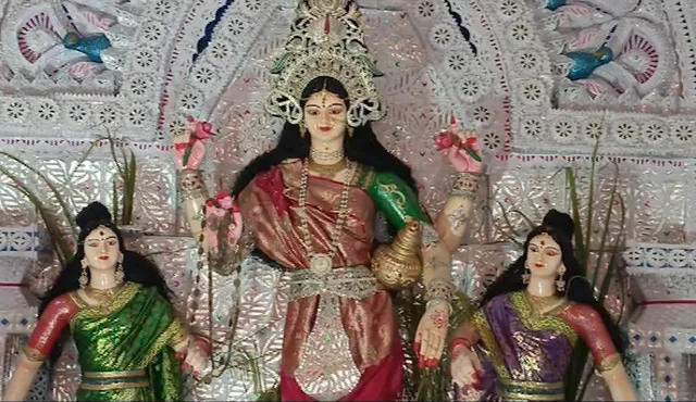 ଢେଙ୍କନାଳରେ ଚାଲିଛି ପ୍ରସିଦ୍ଧ ଗଜଲକ୍ଷ୍ମୀ ପୂଜା । ଆକର୍ଷଣୀୟ ଆଲୋକମାଳ ଓ ତୋରଣରେ ଝଲସୁଛି ସହର