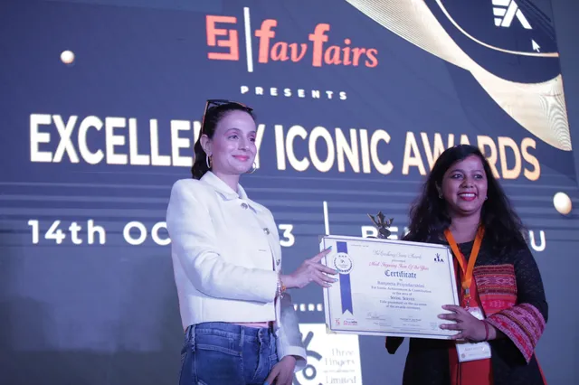 ପୁଣି ଚର୍ଚ୍ଚାରେ ଓଡ଼ିଆ ଝିଅ ରଞ୍ଜିତା ପ୍ରିୟଦର୍ଶିନୀ : ବେଙ୍ଗାଲୁରୁରେ ‘ମୋଷ୍ଟ ଇନସପେୟାରିଂ ଆଇକନ୍ ଅଫ ଦି ଇୟର’ ସମ୍ମାନରେ ହେଲେ ସମ୍ମାନିତ