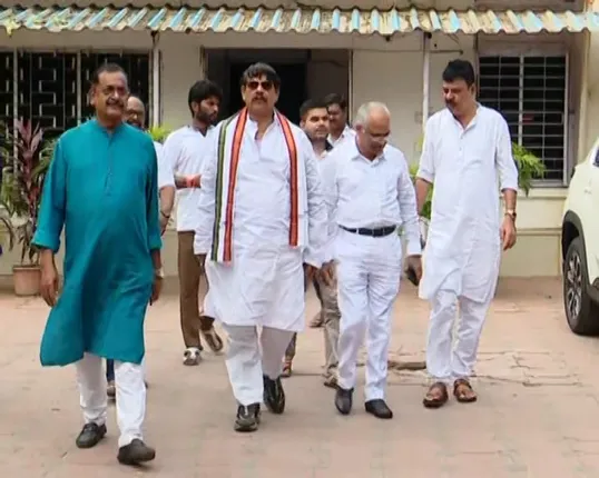 ଶ୍ରୀମନ୍ଦିର ରତ୍ନଭଣ୍ଡାର ପ୍ରସଙ୍ଗ : ଗଜପତିଙ୍କୁ ଦାବି ଜଣାଇଲା ବିଜେପି ଟିମ୍; ଉଠାଇଲେ ପ୍ରଶ୍ନ, ହାଇକୋର୍ଟଙ୍କ ନିର୍ଦ୍ଦେଶ ସତ୍ୱେ କାହିଁକି ଗଠନ କରାଯାଇନି କମିଟି ?