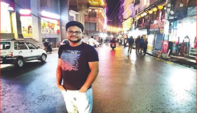 ରାଜଧାନୀରେ ଫିଲ୍ମ ଷ୍ଟାଇଲରେ ଅପହରଣ : ମଲ୍ ଆଗରୁ ଯୁବକଙ୍କୁ ଟେକିନେଲେ, ଟଙ୍କା କାରବାରରୁ ଅପହରଣ ସନ୍ଦେହ