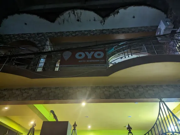 ପୂର୍ବ ଶତ୍ରୁତାରୁ ହୋଟେଲ ମାଲିକଙ୍କୁ ଖଣ୍ଡାରେ ହାଣିଲେ ଦୁର୍ବୃତ୍ତ । ହୋଟେଲ ମାଲିକ ସାଜନ ସାମଲ ଗୁରୁତର ଆହତ ।