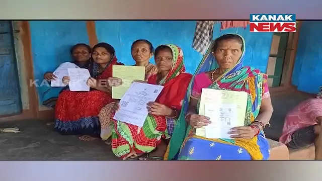 ଗାଁକୁ ଗଲେ, ଜମି ପଟ୍ଟା ବାଣ୍ଟିଲେ ତହସିଲଦାର : ପାହାଡ ଚଢି ଦୁର୍ଗମ ଅଞ୍ଚଳର ୮ଟି ଗାଁର ଦୁଃଖ ବୁଝିଲେ