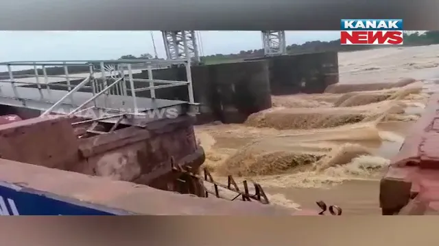 ଫୁଲୁଛି ବୈତରଣୀ : ଭଦ୍ରକ ଆଖୁଆପଦାଠାରେ ବିପଦ ସଙ୍କେତ ଉପରେ ଜଳସ୍ତର