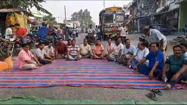 ଡୁଙ୍ଗୁରିପାଲିରେ ୧୨ ଘଣ୍ଟିଆ ବନ୍ଦ ପାଳନ : ଜାତୀୟ ରାଜପଥ ପ୍ରଶସ୍ତିକରଣରେ ଅବହେଳାର ପ୍ରତିବାଦ