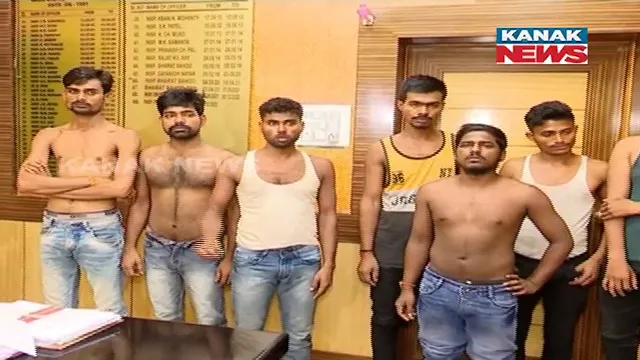 ଭିଡର ସୁଯୋଗ ନେଇ କରୁଛନ୍ତି ଲୁଟ୍ । ଅଭିଯୋଗ ପରେ ଆକ୍ସନରେ କମିଶନରେଟ୍ ପୋଲିସ୍, ୬ମହିଳା ସମେତ ୨୬ଜଣଙ୍କୁ ଧରି ଚଳାଇଛି ତଦନ୍ତ ।