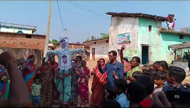 ମନୋଜ ମିଶ୍ରଙ୍କୁ ନେଇ ତେଜୁଛି ଆନ୍ଦୋଳନ । ସାଂସଦ ଅନୁଭବ ମହାନ୍ତିଙ୍କ କୁଶପୁତଳିକା ଦାହ କଲେ ମନୋଜଙ୍କ ସମର୍ଥକ