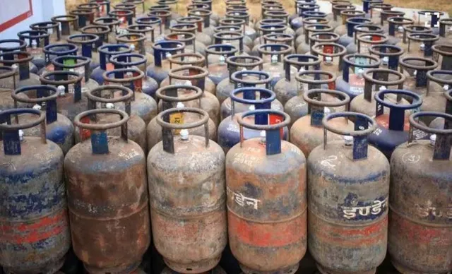 ପାର୍ବଣ ଋତୁରେ ମହଙ୍ଗା ମାଡ଼ : ବଢିଲା କମର୍ସିଆଲ ଗ୍ୟାସ୍ ଦର