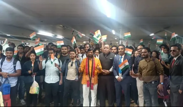 ଭାରତର ‘ଅପରେସନ୍ ଅଜୟ’ : ତୃତୀୟ ପର୍ଯ୍ୟାୟରେ ସୁରକ୍ଷିତ ଫେରିଲେ ୧୯୭ ଭାରତୀୟ; ବଖାଣିଲେ ଯୁଦ୍ଧଭୂମିର ଅନୁଭୂତି