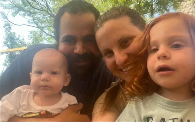 ୯ମାସର କୁନି ପିଲାକୁ ବି ଛାଡିଲେନି ହମାସ ଆତଙ୍କବାଦୀ । ୧ମାସ ପରେ ହେବ ବନ୍ଦି ହୋଇ ରହିଛି ଏହି କୁନି ଛୁଆ