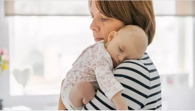 ‘ମୁଁ ଆଉ କିଛି ମାସ ପରେ ମରିଯିବି, ମୋର ୨ ମାସର ଝିଅ...’, ମହିଳା କାନ୍ଦି କାନ୍ଦି ନେଟିଜେନ୍ସଙ୍କୁ ପଚାରିଲେ ପ୍ରଶ୍ନ ।