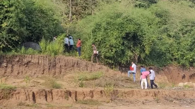 ଘୁମୁସର ଜଙ୍ଗଲ ଉପରେ ମାଫିଆଙ୍କ ନଜର । ଲୁଟ୍ ହେଉଛି ଜଙ୍ଗଲ ଜମି । ତଦନ୍ତ ହେଲେ ବି, ହେଉନି କାର୍ଯ୍ୟାନୁଷ୍ଠାନ ।